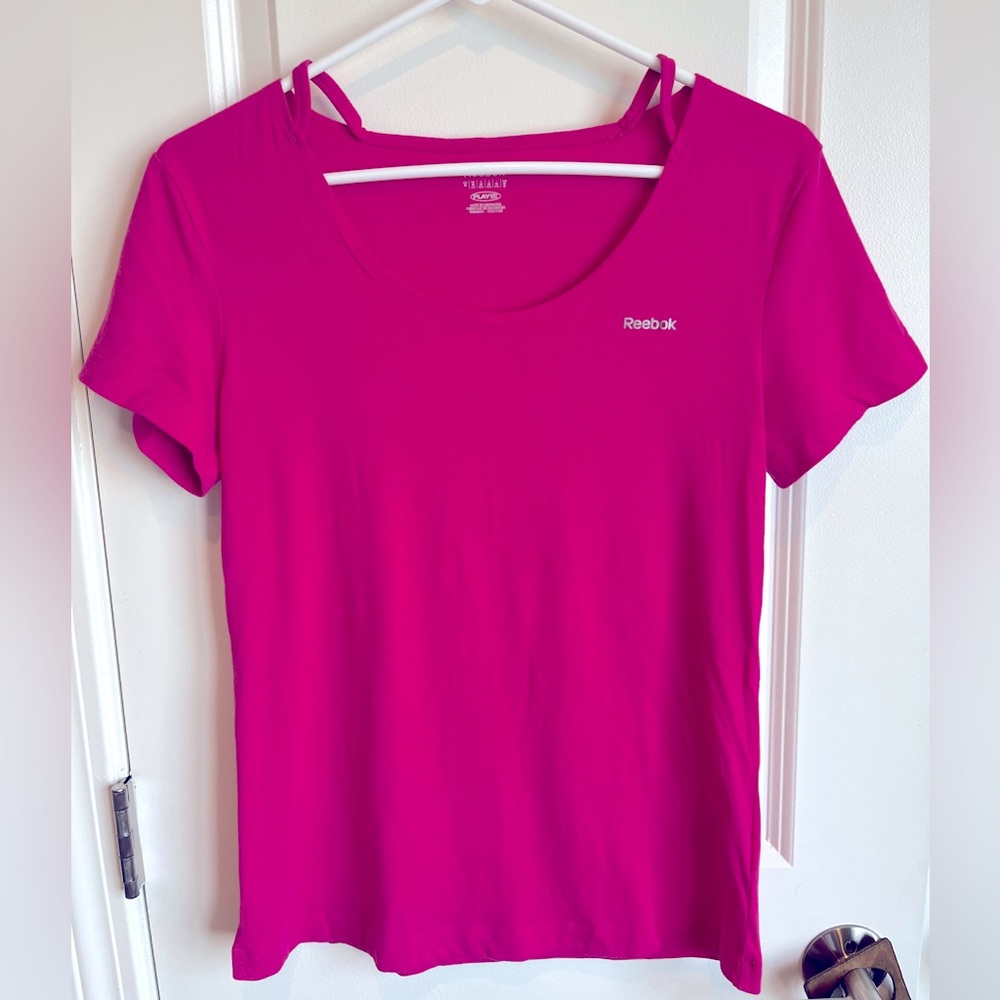 Women’s Reebok Sports T-shirt Size M Pink